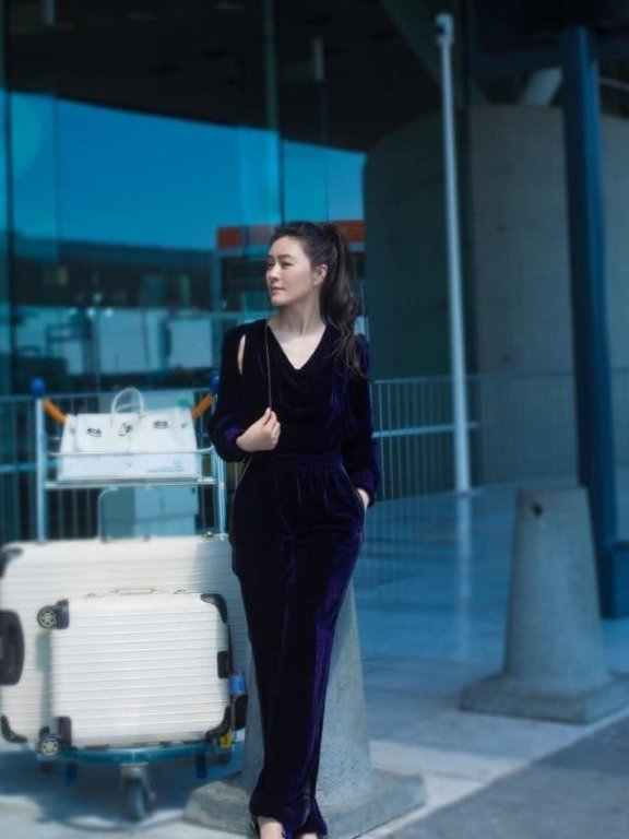 田海蓉时装周头排高调看秀,薄纱裙秒变复古名媛