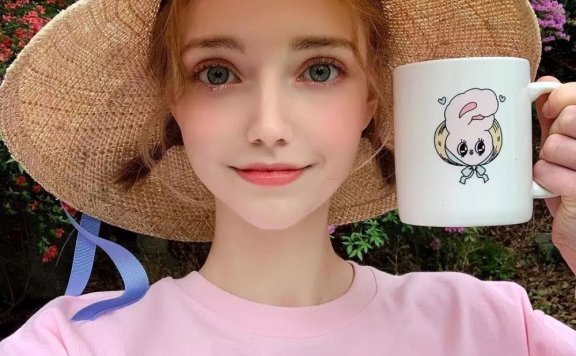 统一中日韩三国审美的人间芭比，各种穿衣风格都能驾驭