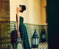 王子文驾驭摩登国风大片，穿搭尽显东方“侠义感”，玩得很高级