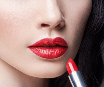 唇彩和口红先涂哪个