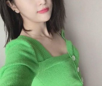 有马甲线的吴宣仪开始频繁展示她的小蛮腰,终于回归少女感了