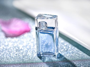 黑鸦片和白夜版的区别 香味和适用人群都有很大区别