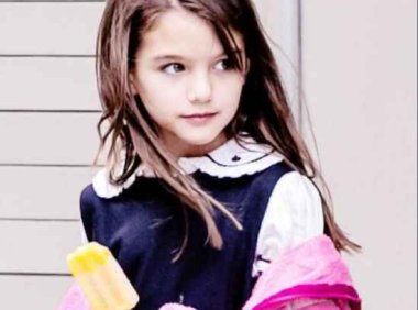 小女孩学生头短发扎法