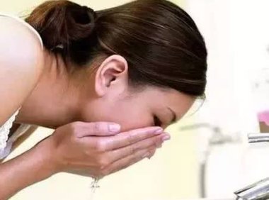 女人这样洗脸，皮肤越洗越嫩