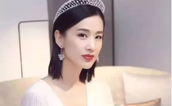 丸子头、梨花头内扣、大波浪卷，你喜欢哪种发型？