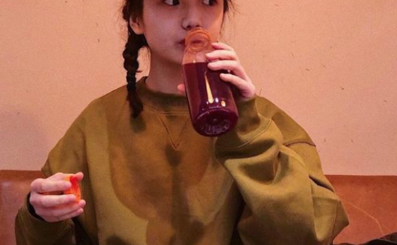 《小欢喜》“乔英子”的穿搭清新又甜美,青春活力十足