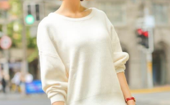 宣璐穿白色衬衫高贵典雅,换紫色卫衣又甜美大方