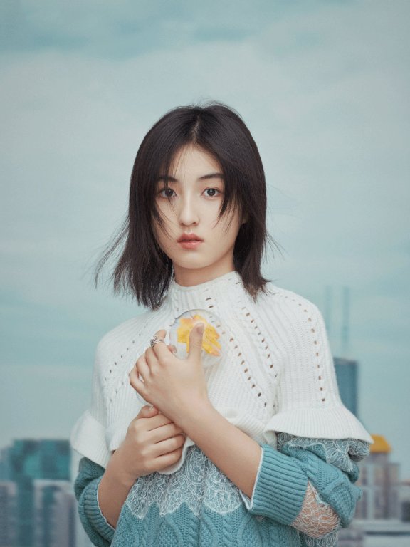 张子枫唯美养眼时尚大片写真图片