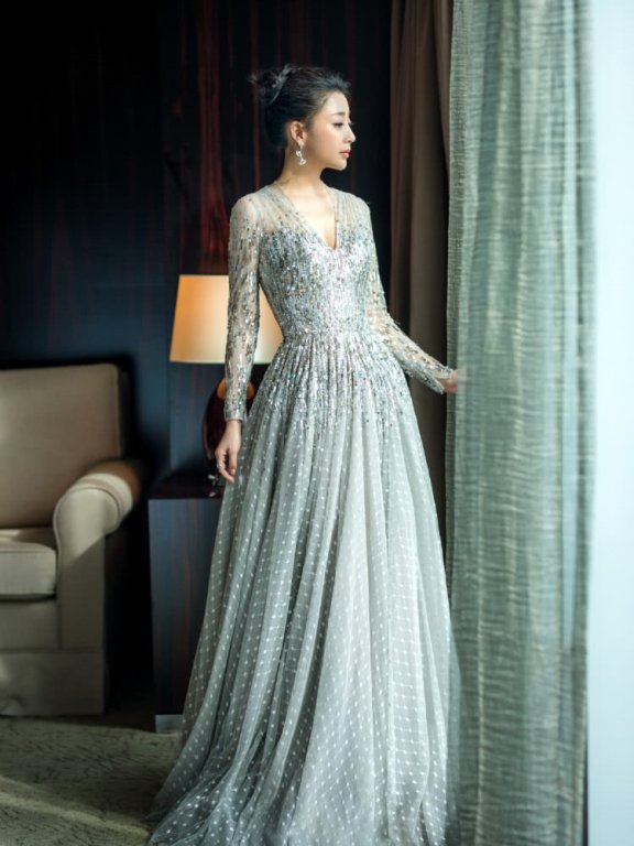 殷桃蓝白羊绒羔短袖青春可爱，搭配粉色大发卡十分少女