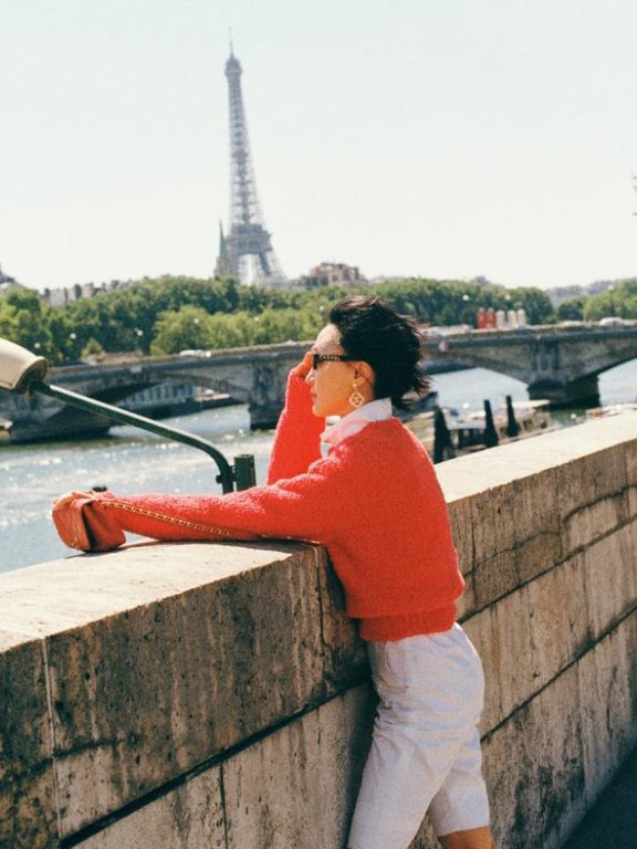 周迅巴黎时尚街拍:肆意洒脱的造型呈满复古情怀