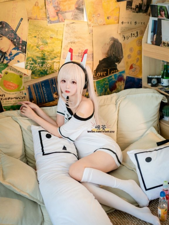 cosplay大眼睛美女迷人性感露肩艺术摄影