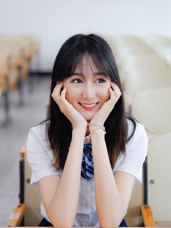 穿JK制服诱惑的漂亮美女长袜美腿写真图片