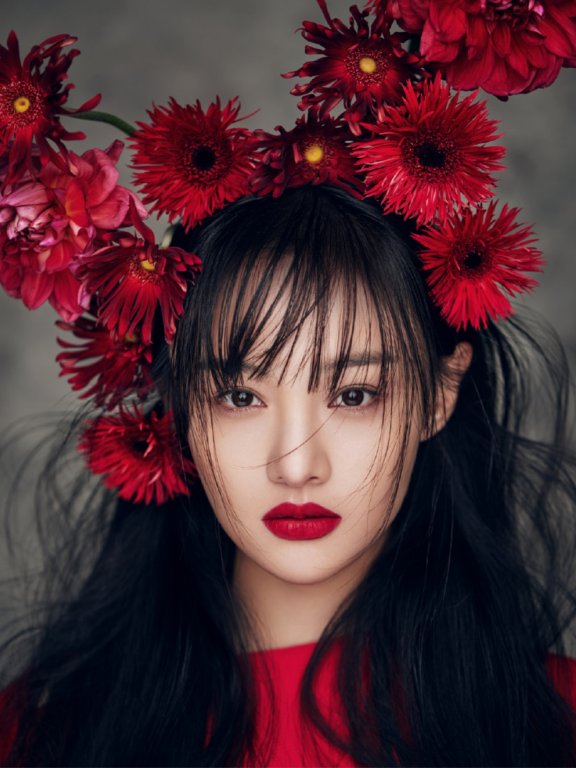 郑爽最新时尚大片化成熟彩妆妩媚十足,仙女秒变冷艳美人
