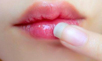 换季嘴巴起皮,化妆都成“灾难”?记住3点,让你拥有“少女唇”