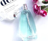 女性香水芬芳馥郁,彰显不流于俗的典雅气质