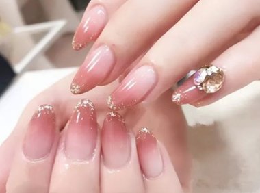 显手白的裸色美甲,网红细边法式款式图片