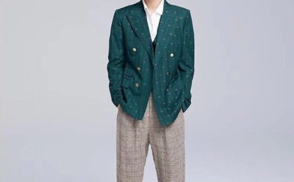 黄明昊和李佳琦穿相同款式DIOR西装，明星与网红区别一眼看出