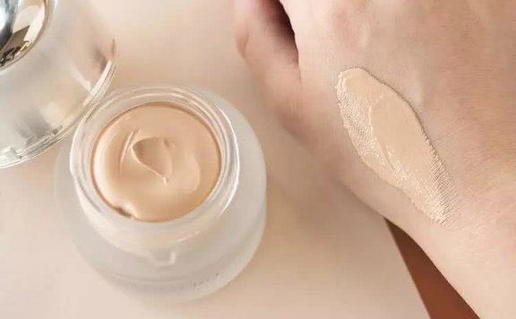 RMK、KANEBO粉底纷纷亮相,卡粉OR出油?不存在