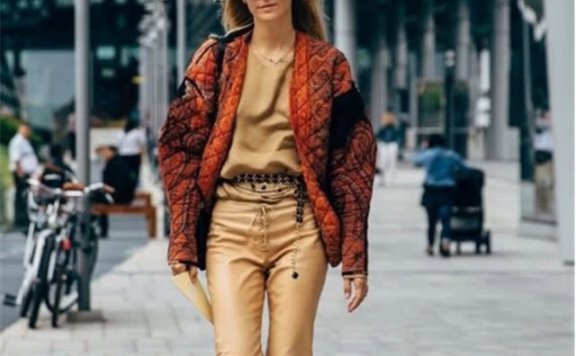 还只会穿小黑裤？今年“棕熊裤”最受宠，百搭还显腿长