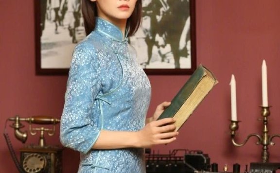 苗苗穿旗袍美出新高度:女人的高级和年龄无关