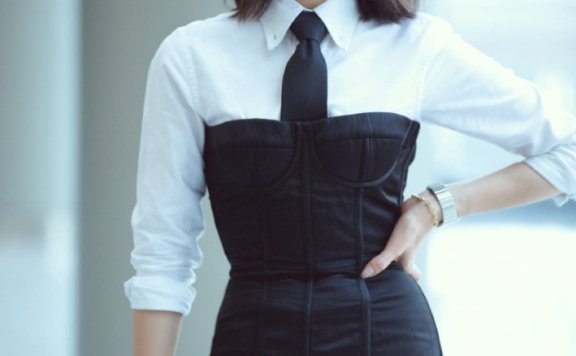 宋茜减掉十年长发，换波波头搭配连衣裙好看又减龄