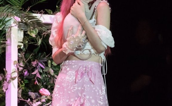 崔雪莉确认死亡令人惋惜，生前的穿搭让人太怀念