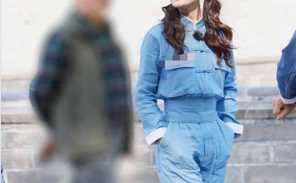 李沁扎双马尾美似初恋,堪比整容