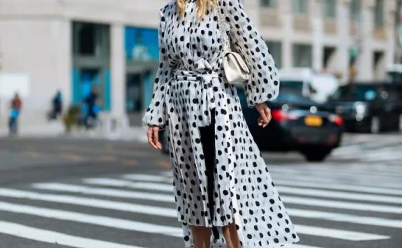 露脚踝已经过时了？一双“长袜”让你秒变时髦精