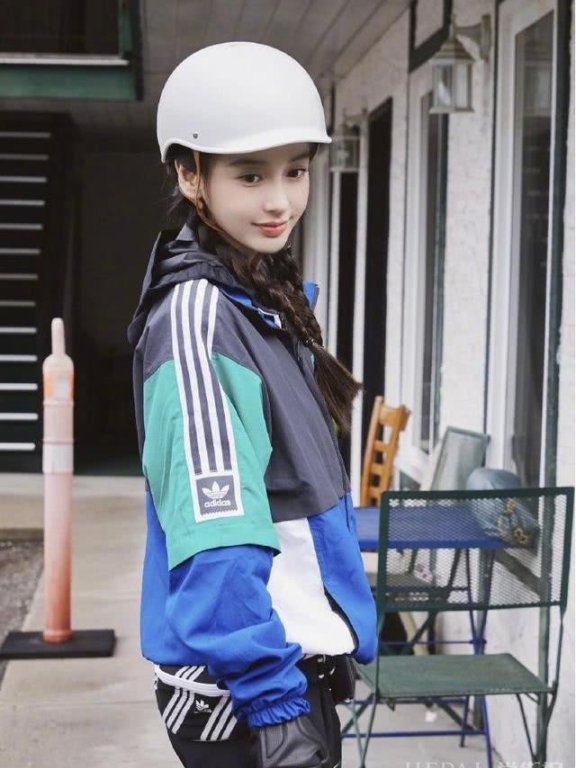 杨幂、ANGELABABY穿同一件外套,一个时髦一个甜美,好都美!