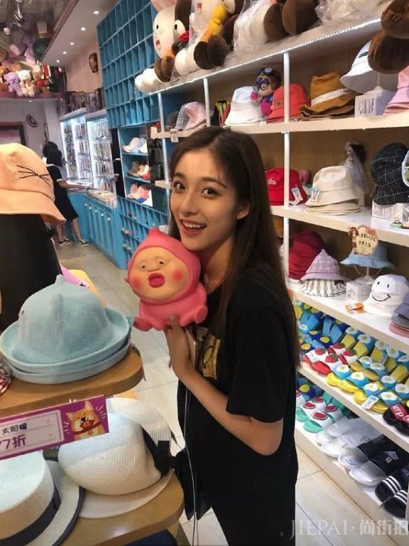 小欢喜的“鲶鱼精”王一笛,真人更讨喜,高鼻梁颜值衣品都好高