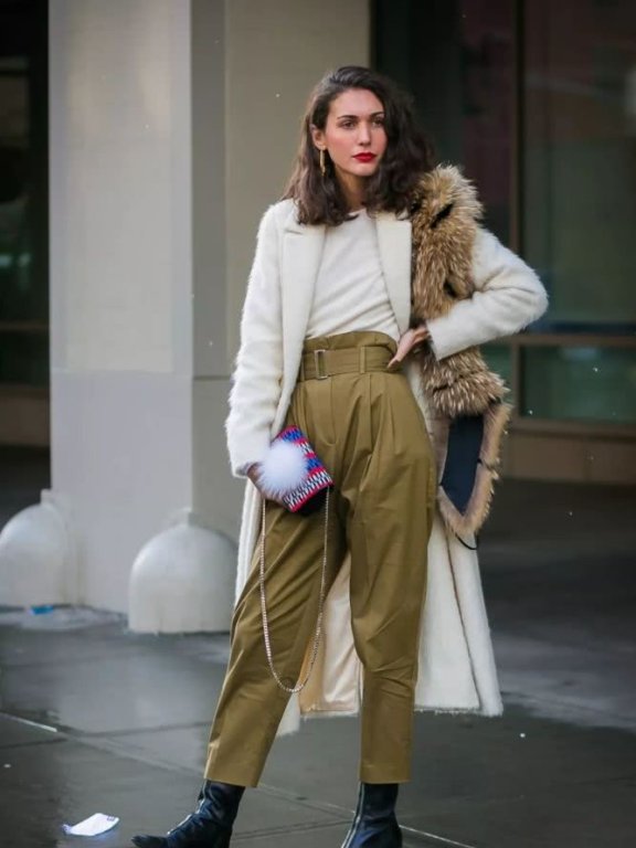 别再穿高跟鞋了,奶奶裤搭配短靴才是今年秋冬最流行