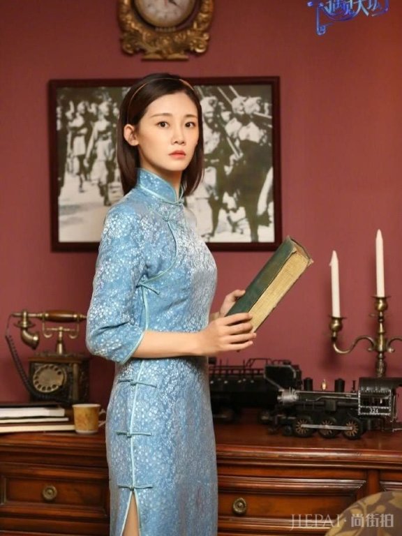 苗苗穿旗袍美出新高度：女人的高级和年龄无关