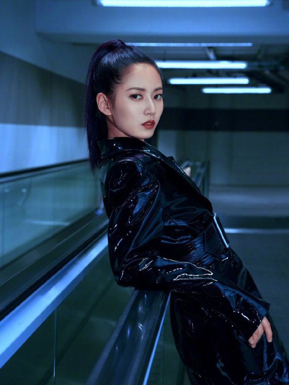 陈钰琪9月时尚杂志个性写真图片