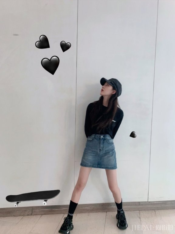 赵露思穿卫衣紧身裤，身材46分却是非常的甜美可人