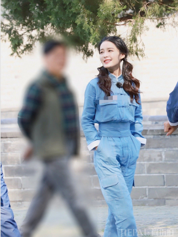 李沁扎双马尾美似初恋，堪比整容