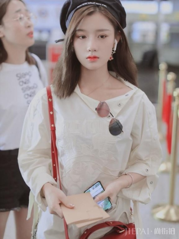 陈意涵甜美穿搭清新靓丽又时尚,说她18岁也合适