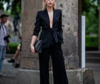 想显高显瘦试试这种搭配:小黑裤+小黑鞋