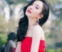 金鸡奖颁奖典礼,杨幂刘诗诗一红一白比美,大幂幂凭泪痣妆险胜