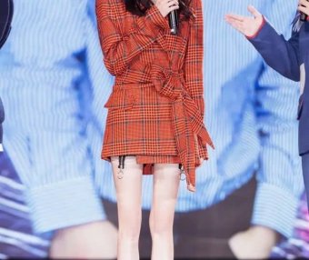 美女郑爽为张恒准备惊喜，烫卷发秀美腿太甜，乘热气球演绎浪漫大结局