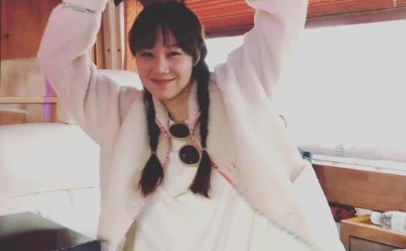 她不是韩国最漂亮的女星,却几度成为穿衣模板,轻松征服时尚圈