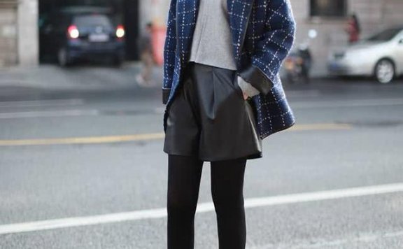 美女宋佳把西装当开衫穿，衣品潮酷带飒爽