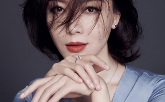 陈数睡衣造型妩媚知性,果然是一位岁月不败的美人