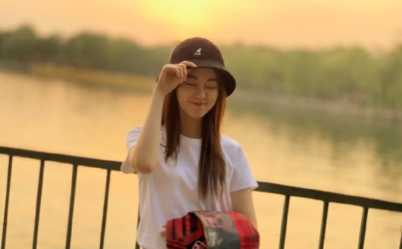 漂亮美女祝绪丹绿洲清爽迷人生活照片