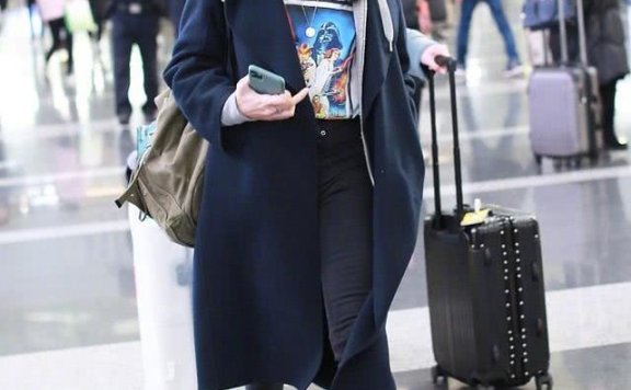 明星穿衣示范:卡通已经攻占李宇春、杨幂、宋佳的衣橱了