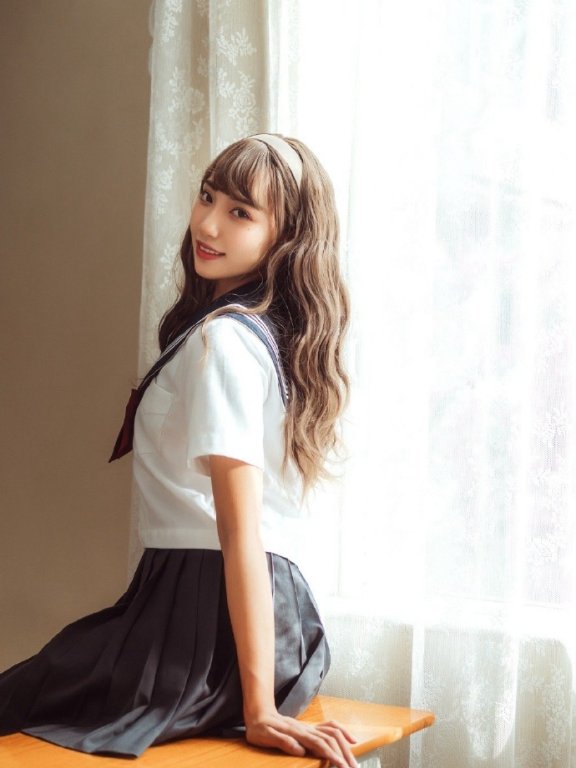 日系美女学生妹短裙制服写真图片