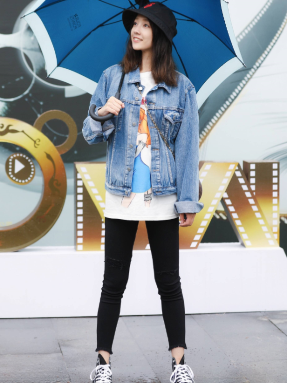 何花换上无痕裤，这长腿也太吸睛了吧