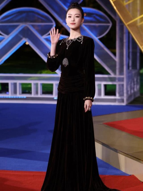 气质美女倪妮太会穿衣,没作品穿得低调却美得出众