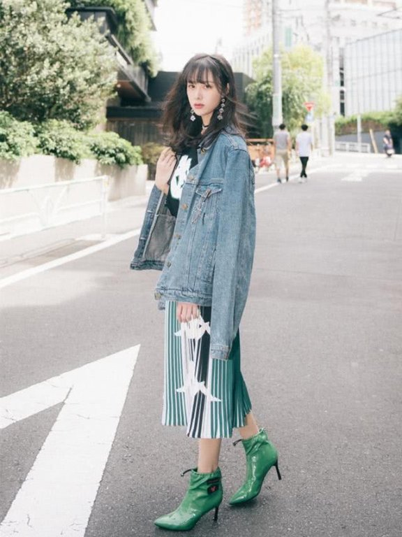 90后小美女曹曦月简直“从头潮到脚”，3种“少女心爆棚”搭配年轻又洋气