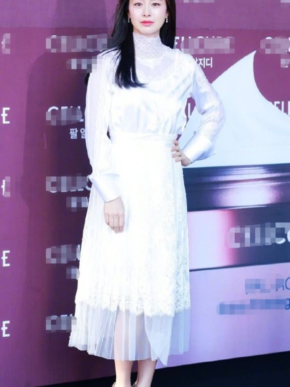 韩国第一天然美女金泰熙穿白裙亮相,做旧非常得体优雅