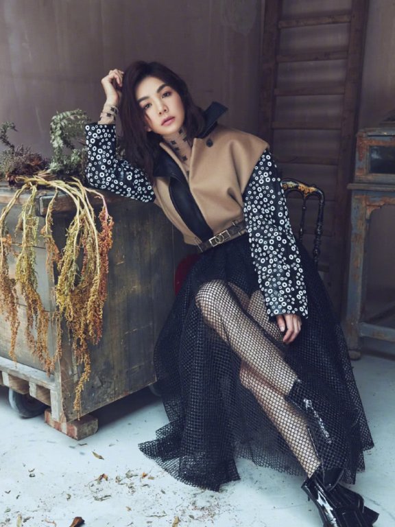 假小子穿裙装却太有女人味，ELLA温柔周笔畅甜美，李宇春居然成最大赢家